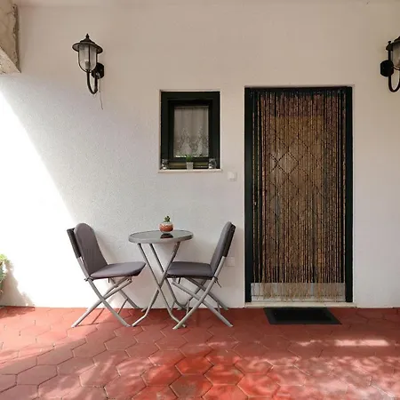 Bilberry Apartment *
